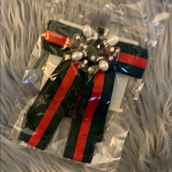 Red and green women’s bow tie - Picture 3 of 3